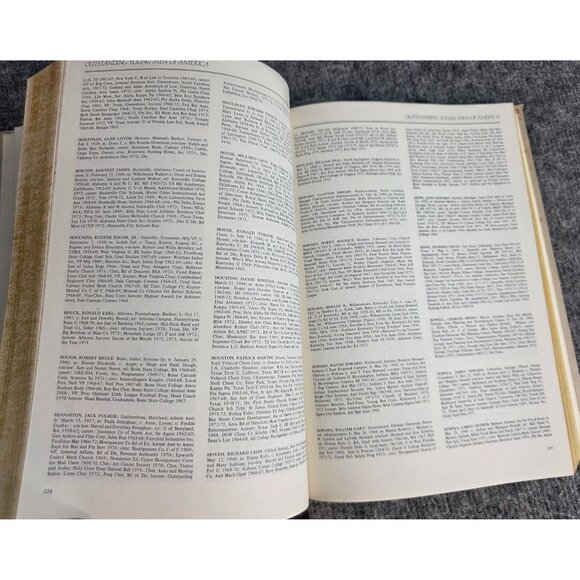 Vtg Outstanding Young Men of America 1973 Hardcover Biographical Compilation - Picture 6 of 7